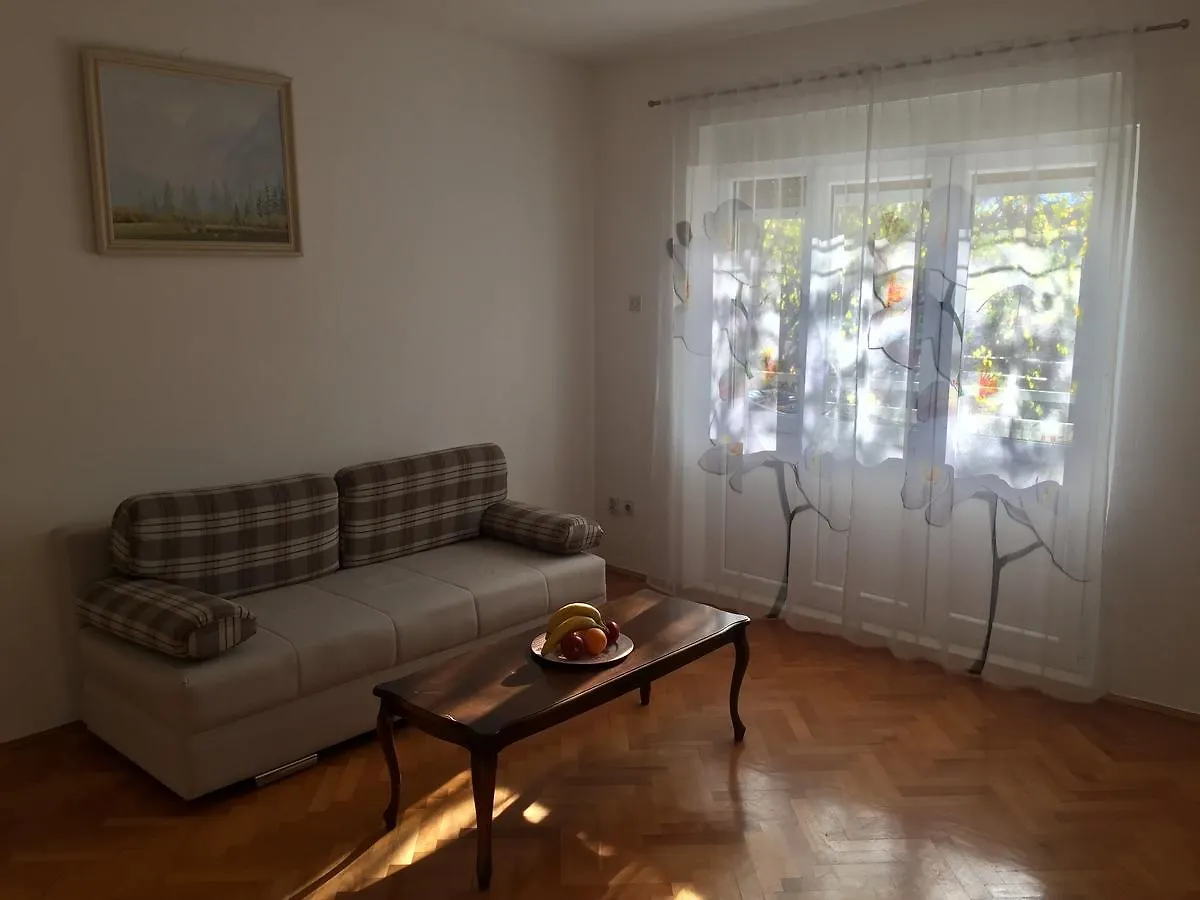 Apartment Stipe Split